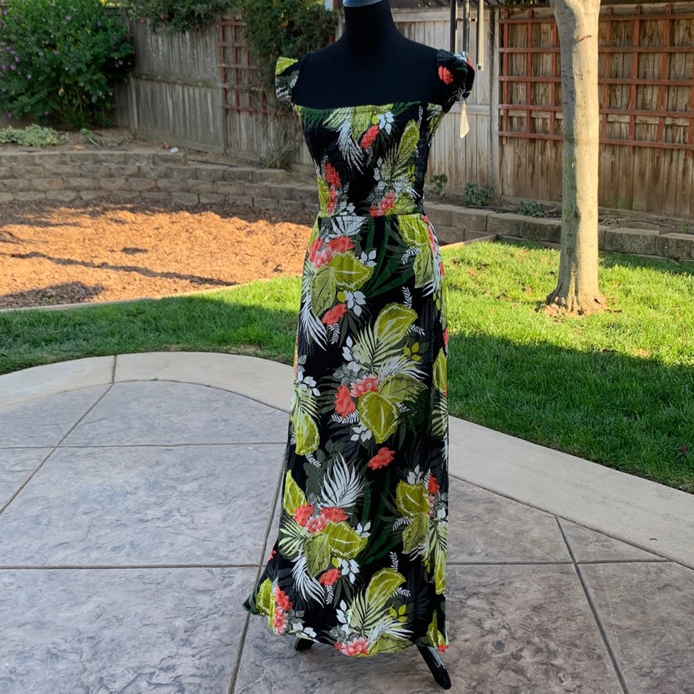 Great tropical 🐠 vacation dress. Mixed greens, yellows, and black